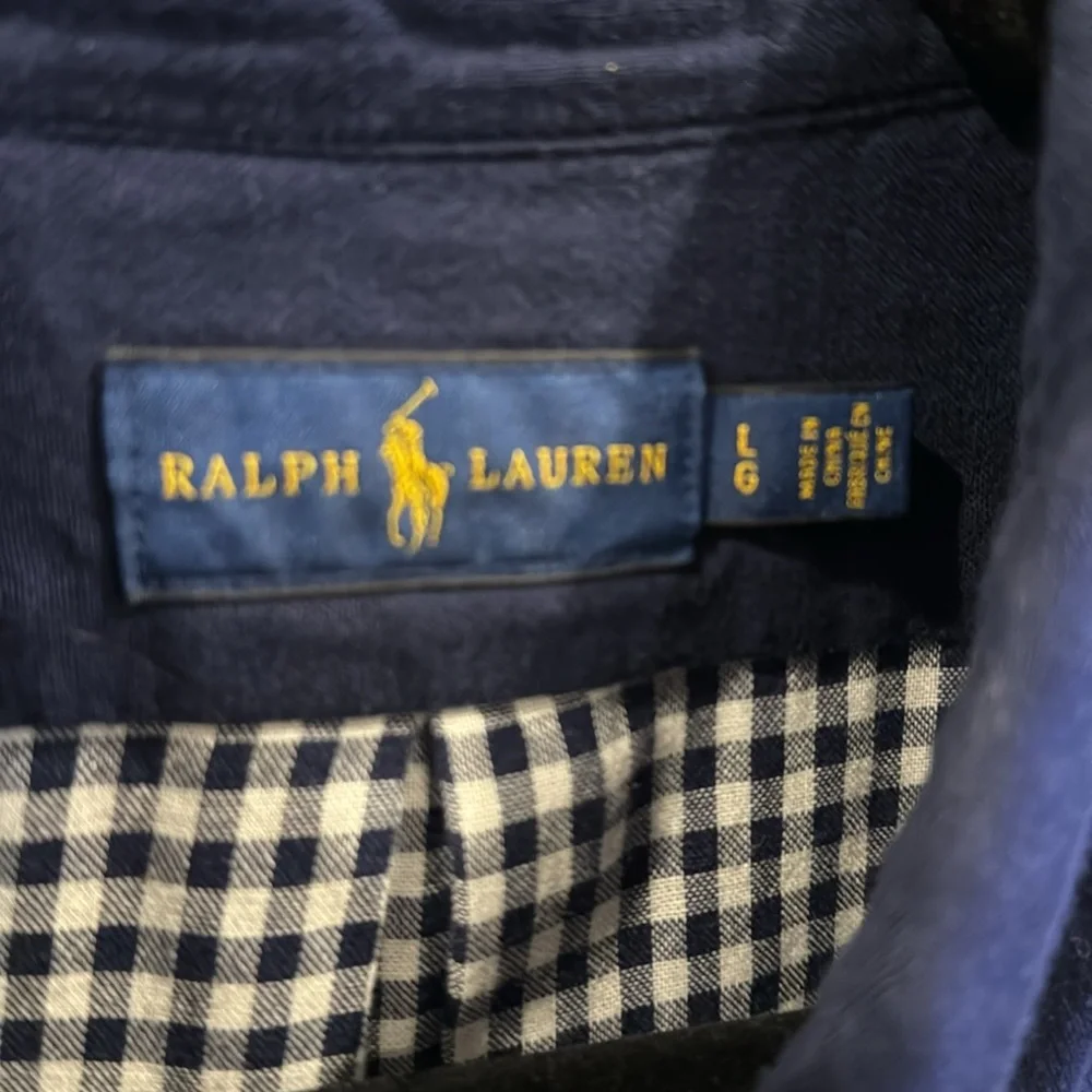 EUC  large Ralph Lauren button down in navy & white checked lining. - Picture 2 of 7